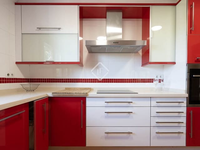 4 bedroom Villa for sale in Pontevedra city with garage - € 420,000 (Ref: 9223582)