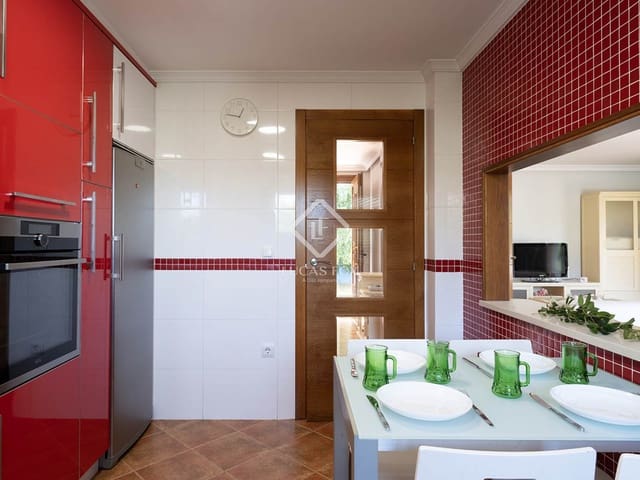 4 bedroom Villa for sale in Pontevedra city with garage - € 420,000 (Ref: 9223582)