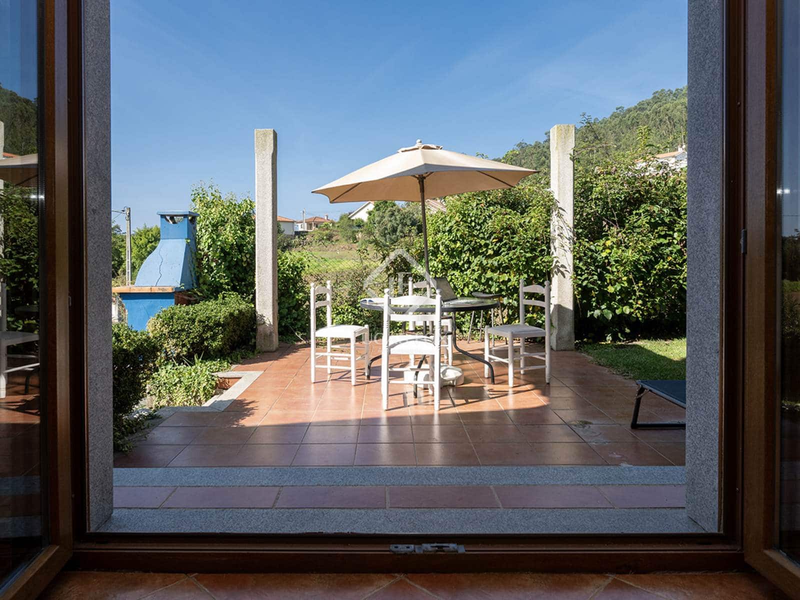 4 soveværelse Villa til salg i Pontevedra by med garage - € 420.000 (Ref: 9223582)