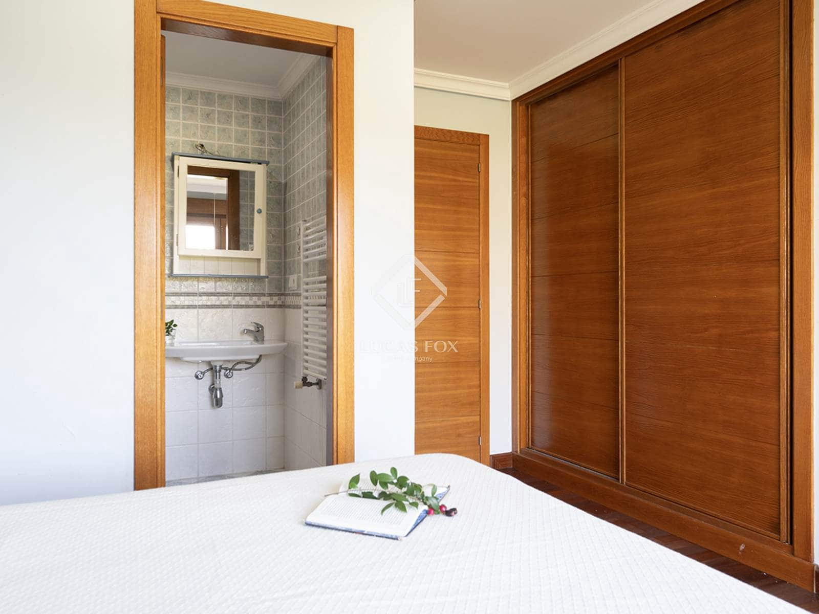 4 soveværelse Villa til salg i Pontevedra by med garage - € 420.000 (Ref: 9223582)