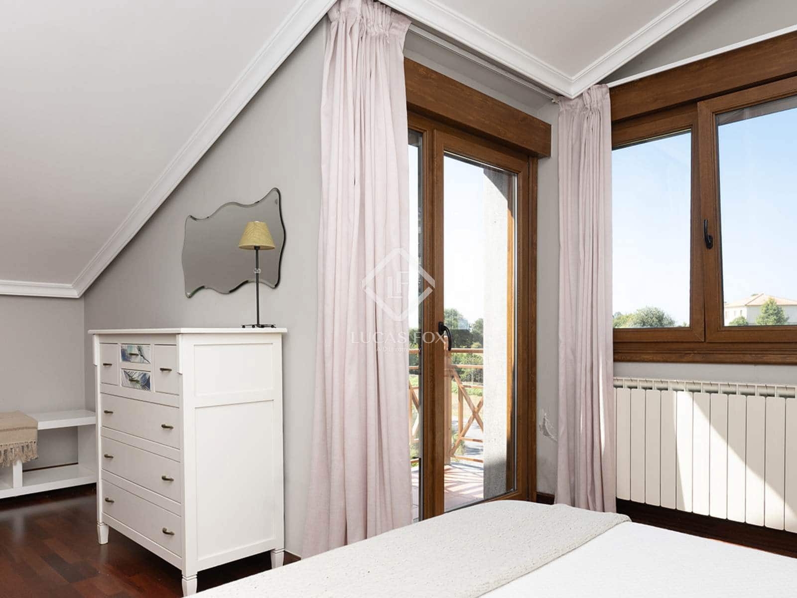 4 soveværelse Villa til salg i Pontevedra by med garage - € 420.000 (Ref: 9223582)