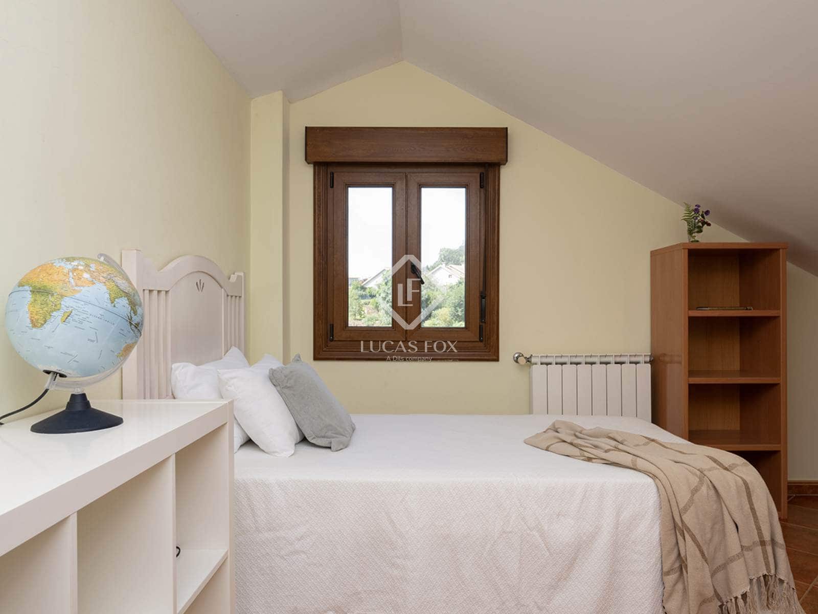 4 soveværelse Villa til salg i Pontevedra by med garage - € 420.000 (Ref: 9223582)