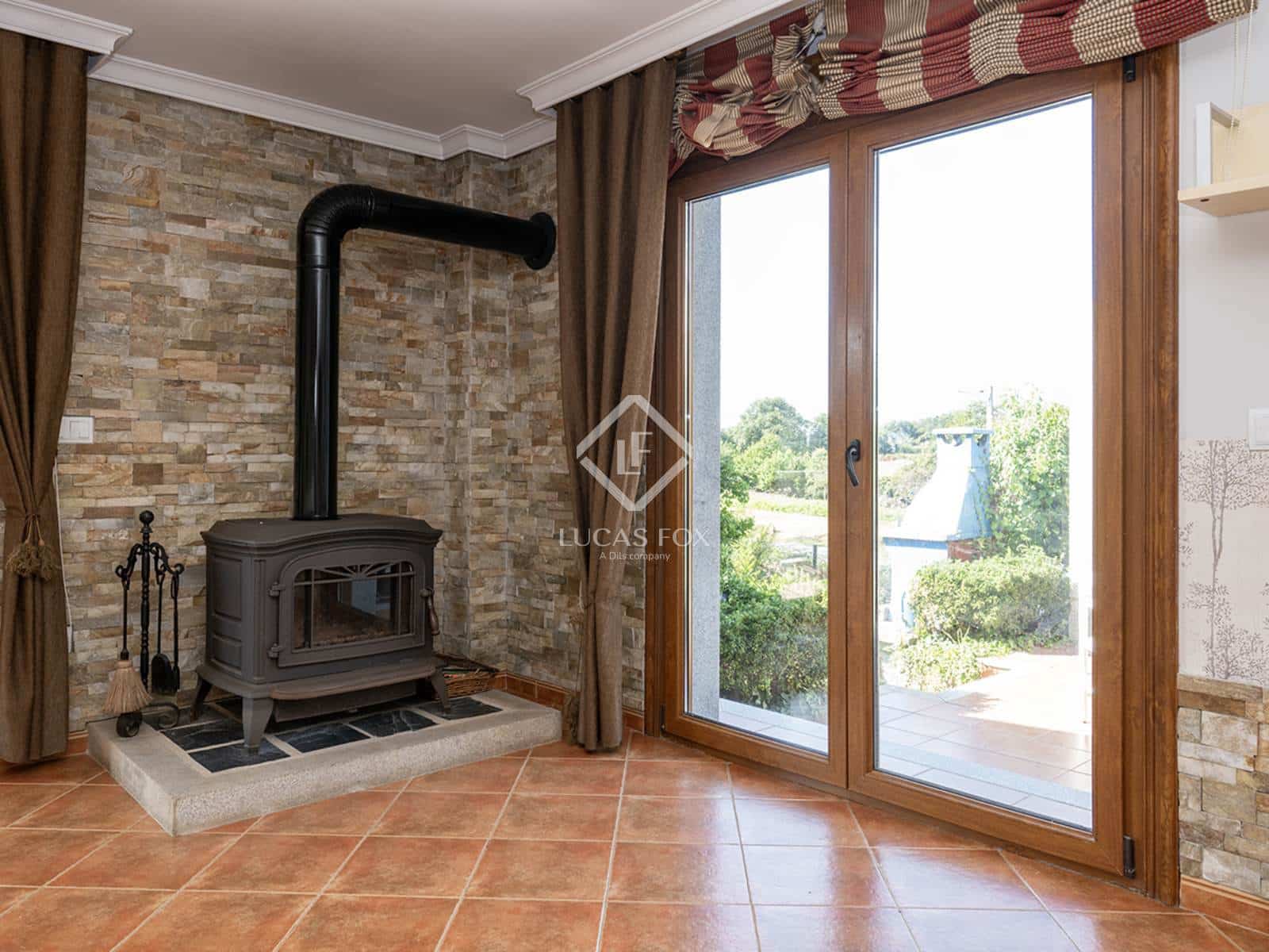 4 soveværelse Villa til salg i Pontevedra by med garage - € 420.000 (Ref: 9223582)