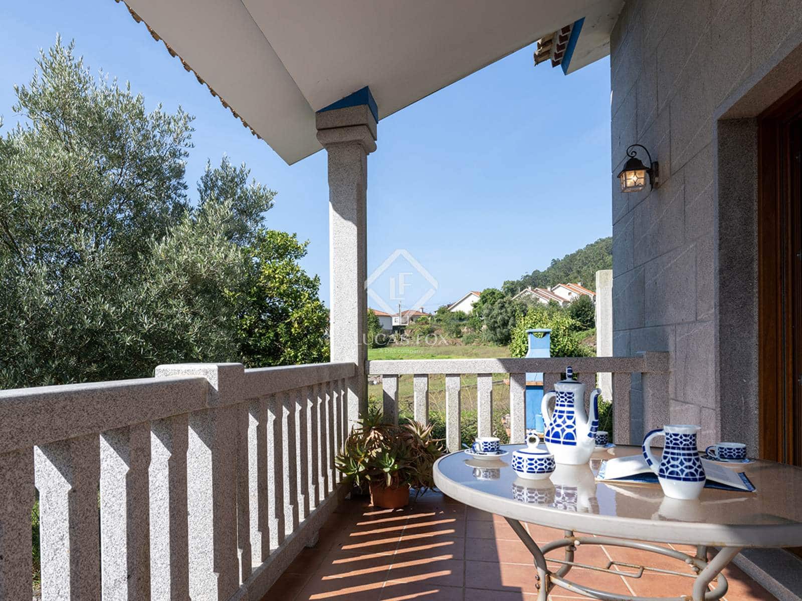 4 soveværelse Villa til salg i Pontevedra by med garage - € 420.000 (Ref: 9223582)