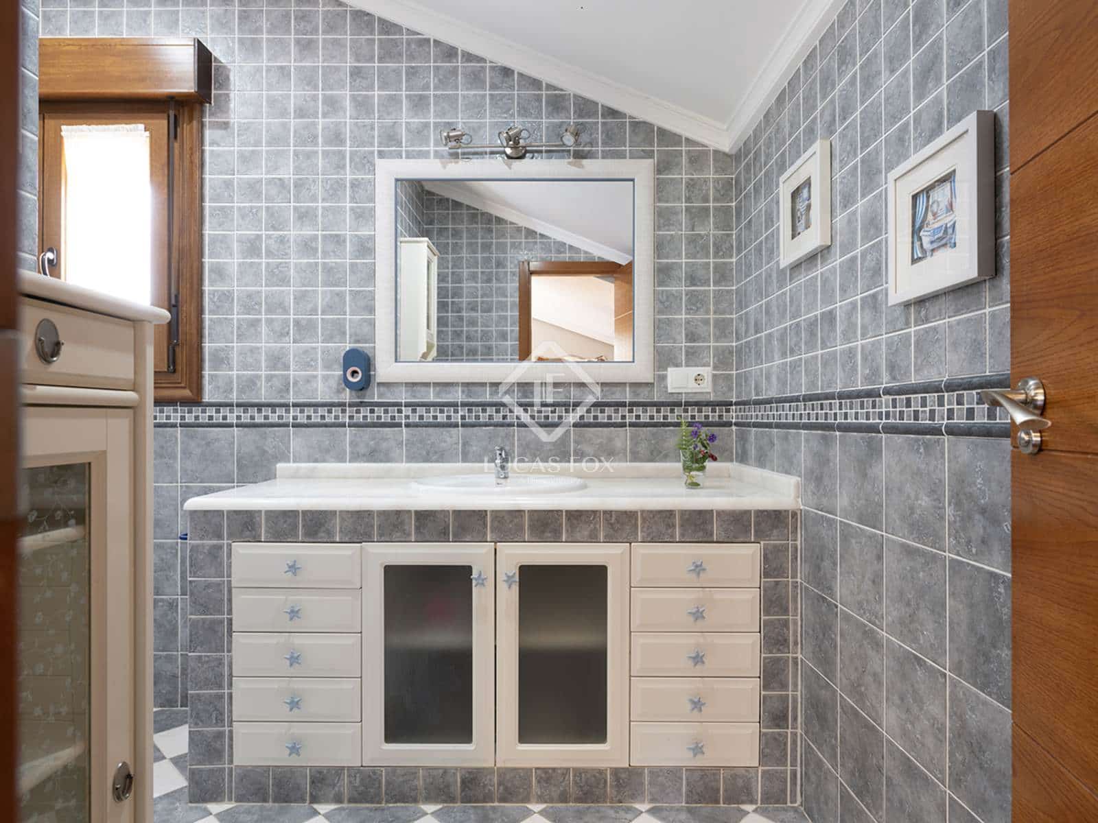 4 soveværelse Villa til salg i Pontevedra by med garage - € 420.000 (Ref: 9223582)