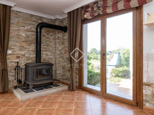 4 bedroom Villa for sale in Pontevedra city with garage - € 420,000 (Ref: 9223582)