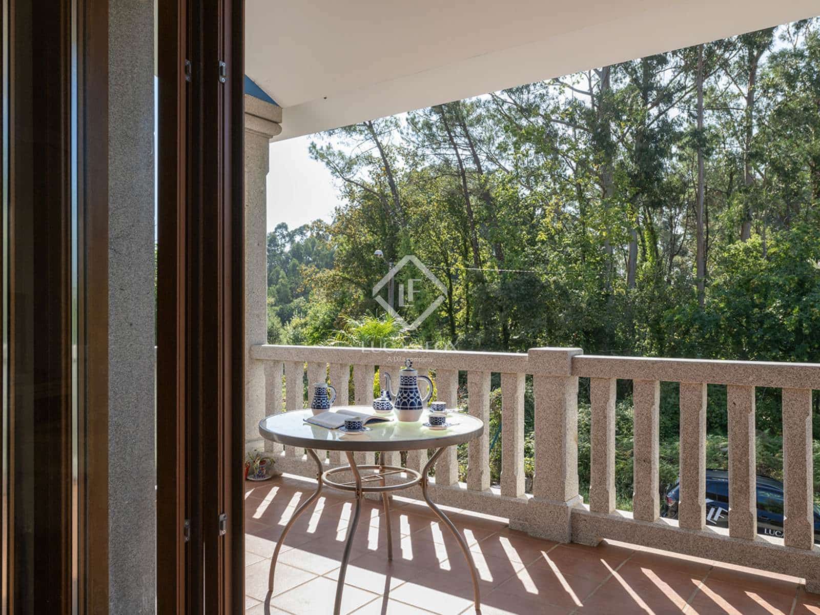 4 soveværelse Villa til salg i Pontevedra by med garage - € 420.000 (Ref: 9223582)