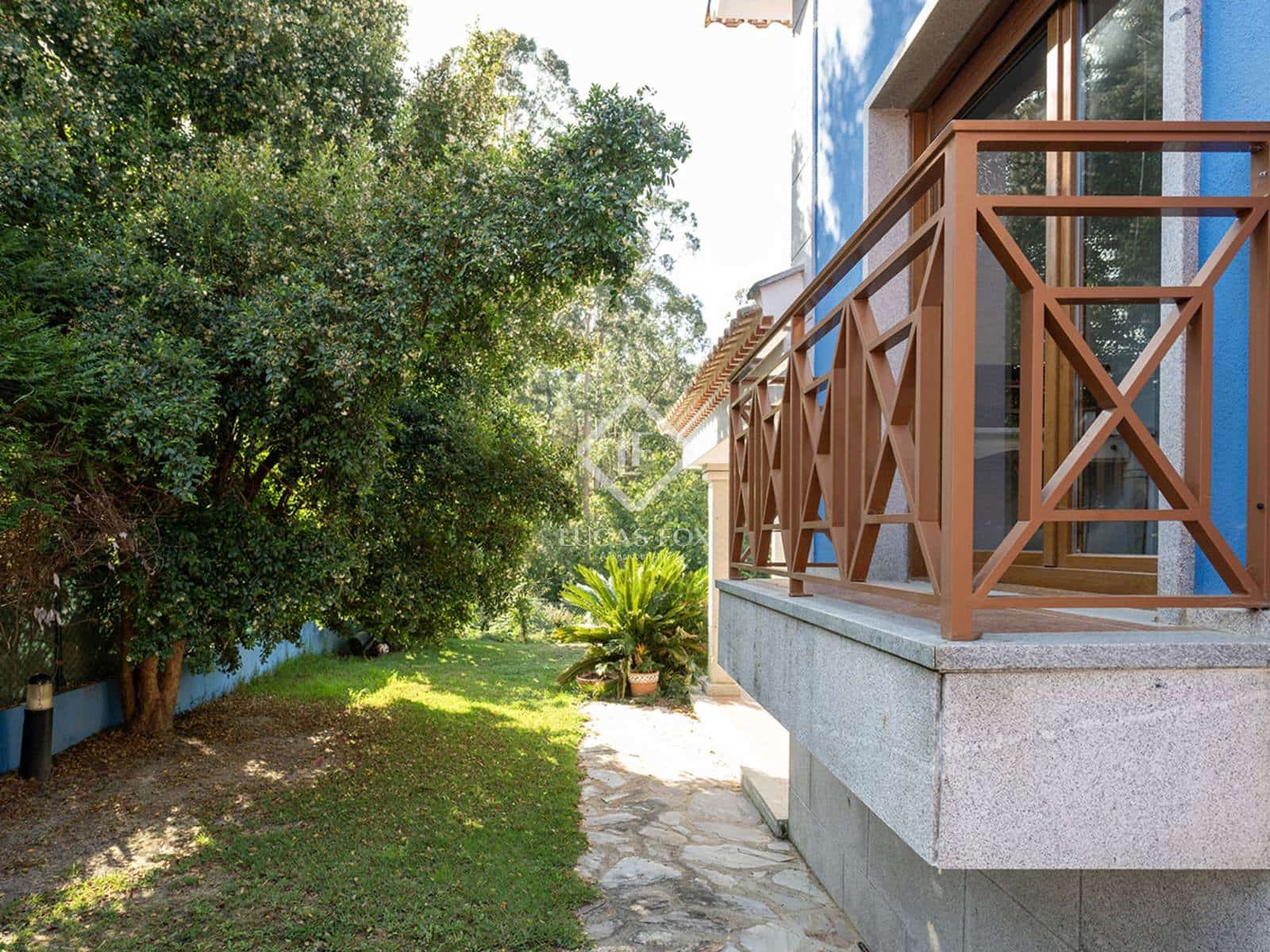 4 soveværelse Villa til salg i Pontevedra by med garage - € 420.000 (Ref: 9223582)