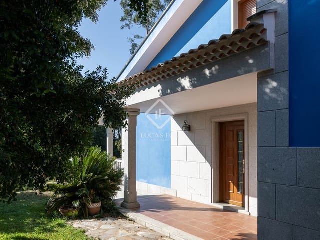 4 bedroom Villa for sale in Pontevedra city with garage - € 420,000 (Ref: 9223582)