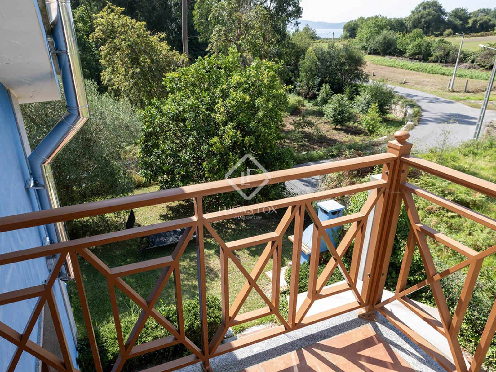 4 soveværelse Villa til salg i Pontevedra by med garage - € 420.000 (Ref: 9223582)