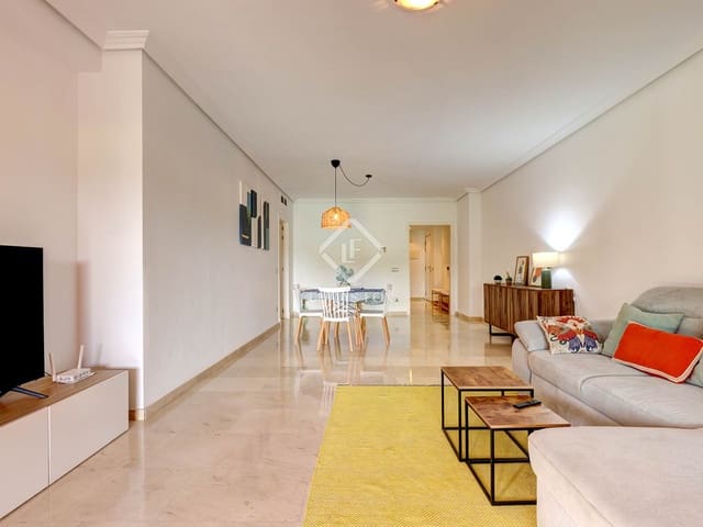 Apartamento de 2 habitaciones en Casares en venta con garaje - 450.000 € (Ref: 9227378)