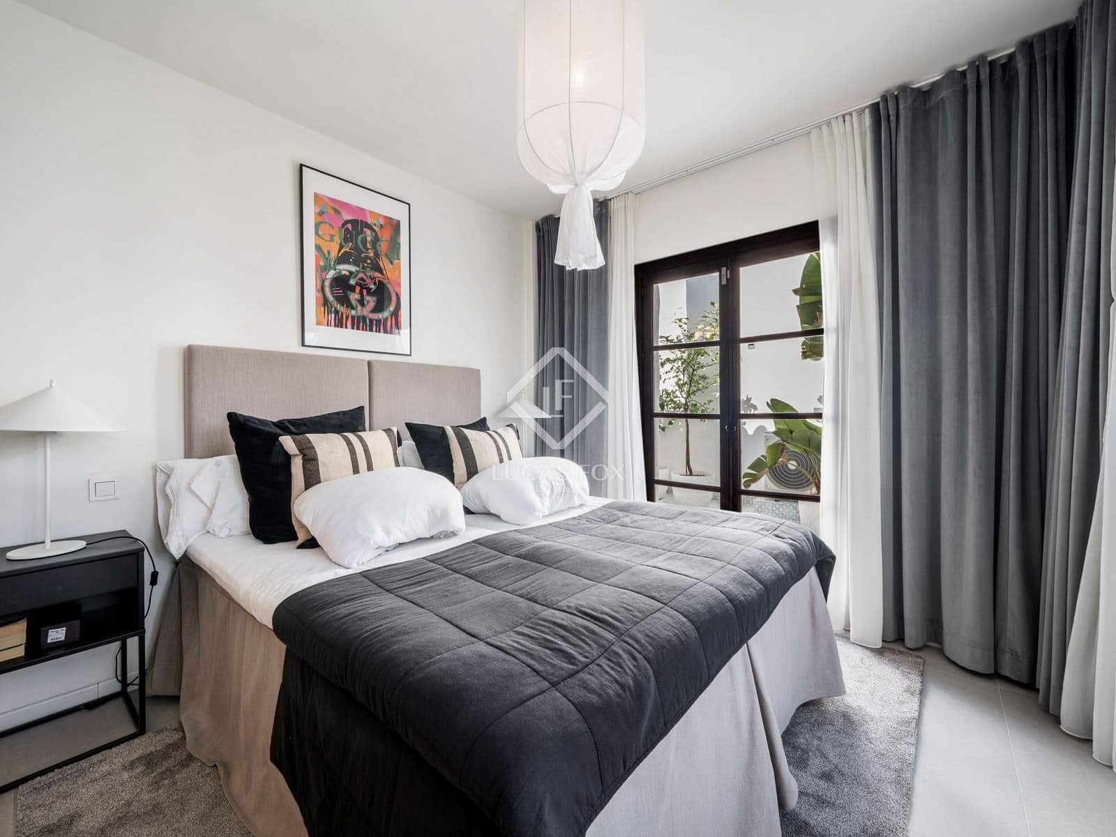 3 bedroom Apartment for sale in Nueva Andalucia with pool - € 765,000 (Ref: 9227379)