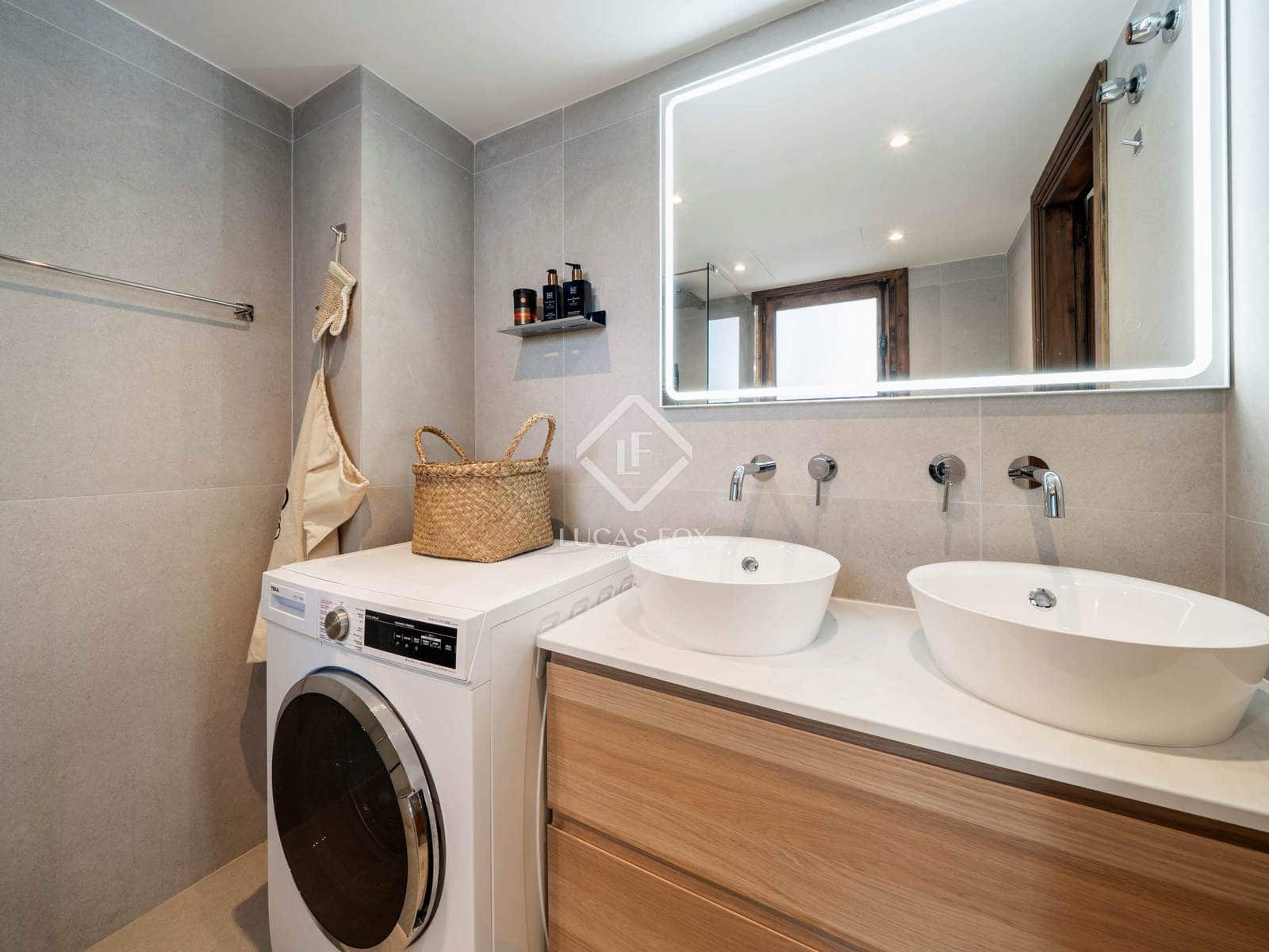 3 bedroom Apartment for sale in Nueva Andalucia with pool - € 765,000 (Ref: 9227379)