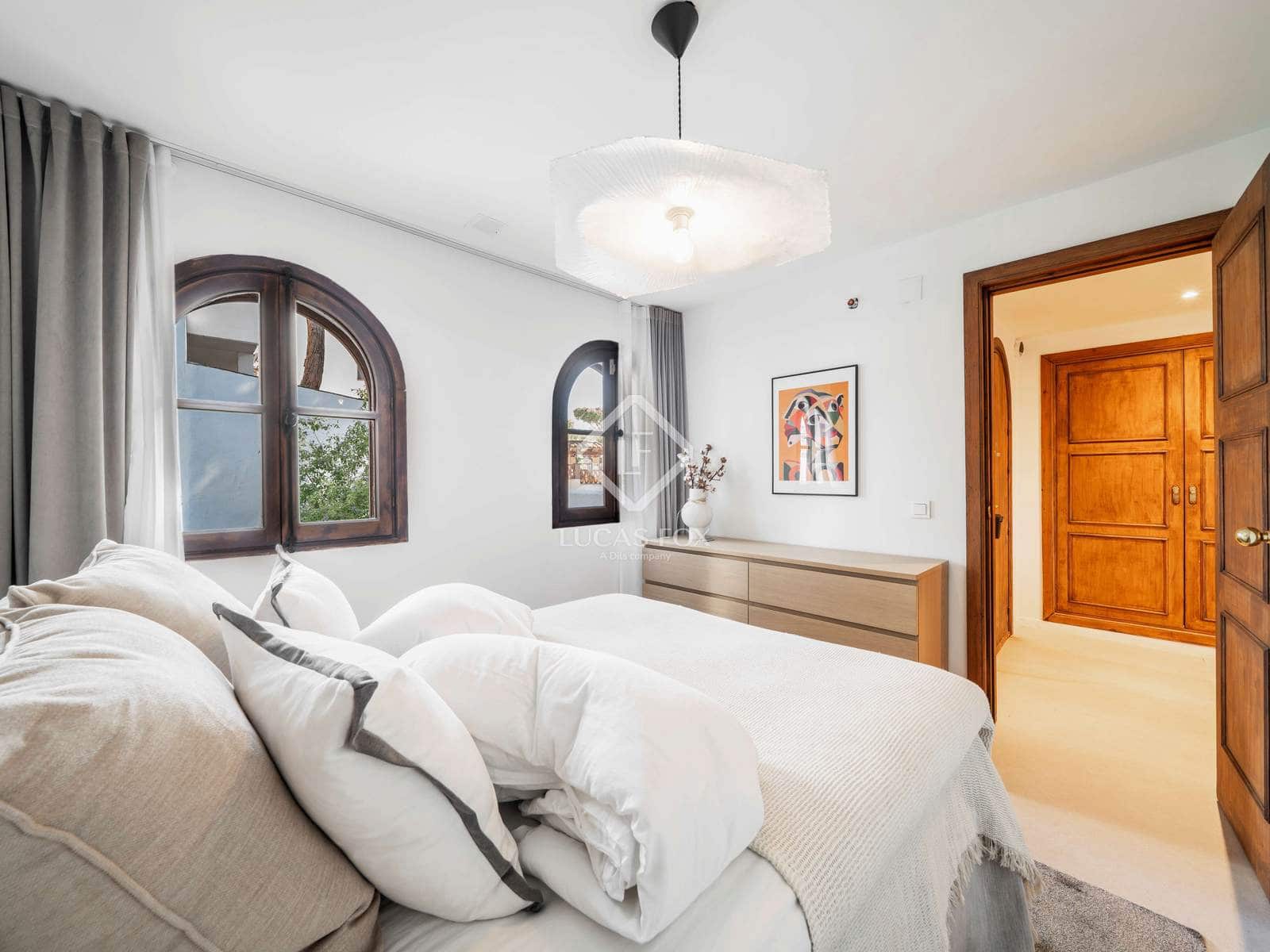 3 bedroom Apartment for sale in Nueva Andalucia with pool - € 765,000 (Ref: 9227379)