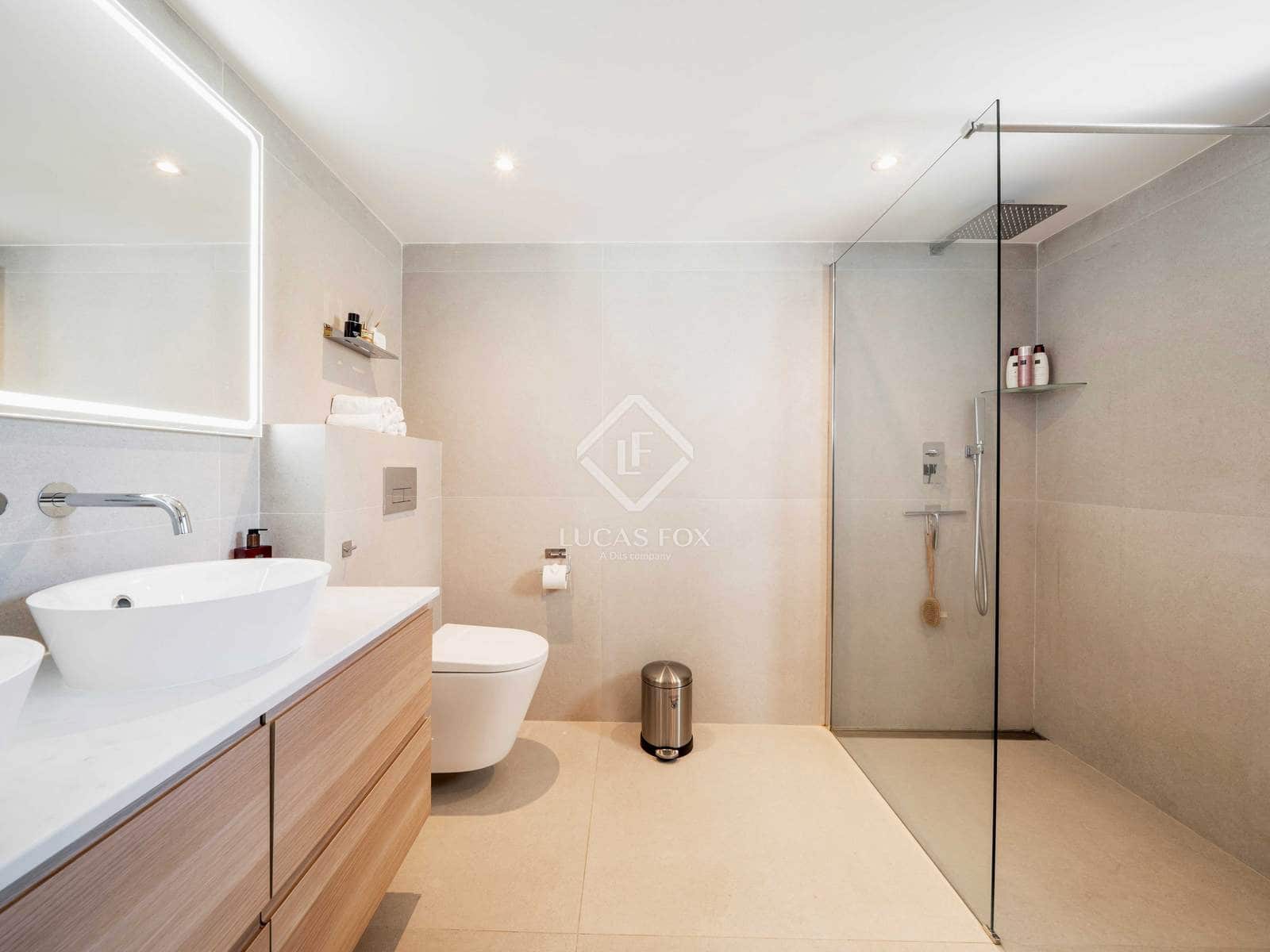 3 bedroom Apartment for sale in Nueva Andalucia with pool - € 765,000 (Ref: 9227379)