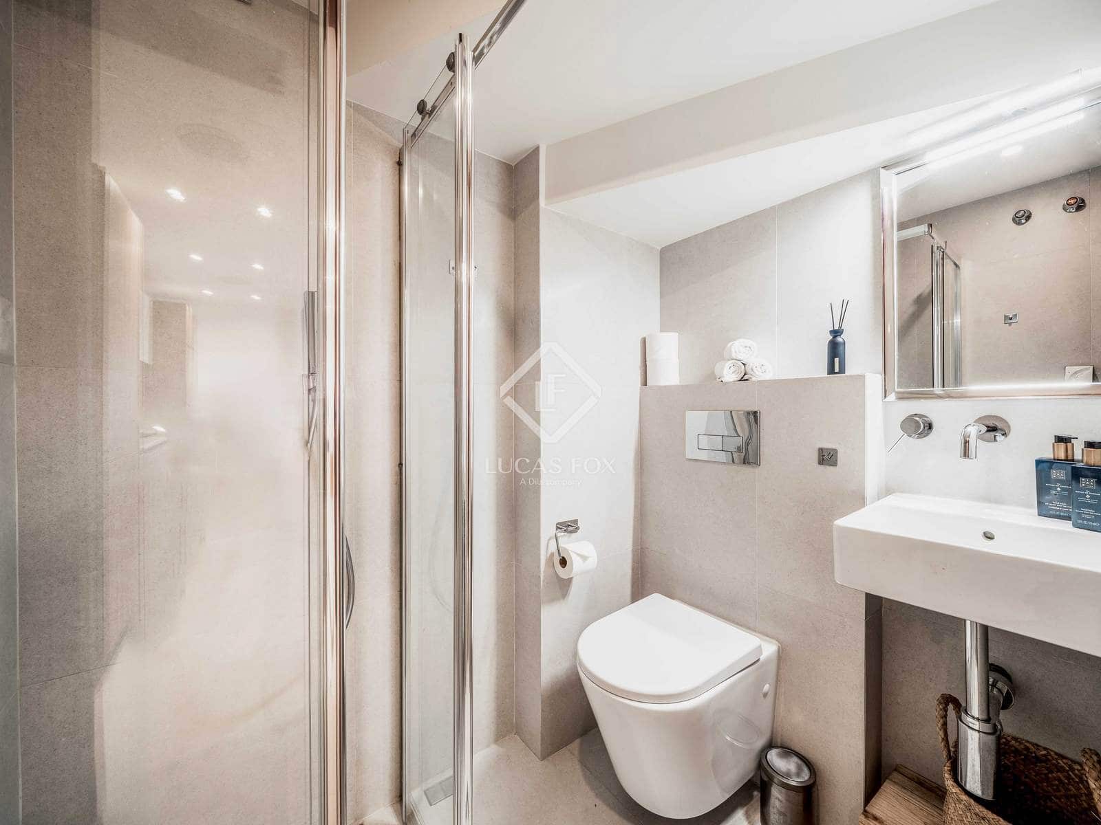 3 bedroom Apartment for sale in Nueva Andalucia with pool - € 765,000 (Ref: 9227379)