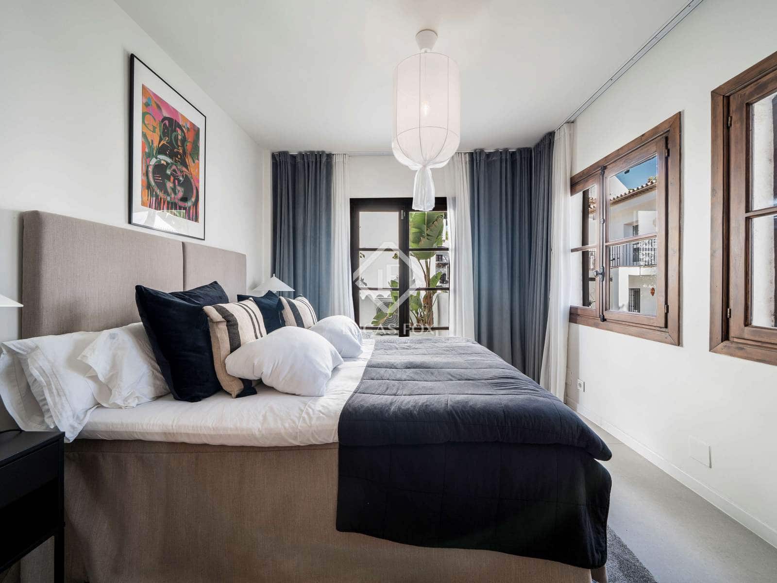 3 bedroom Apartment for sale in Nueva Andalucia with pool - € 765,000 (Ref: 9227379)