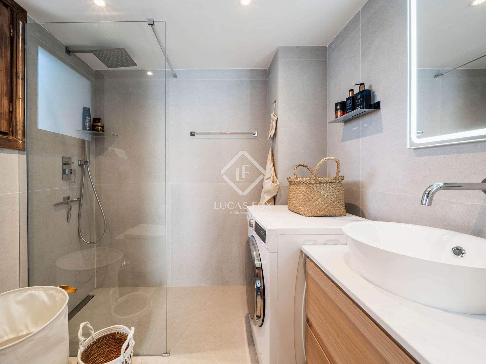 3 bedroom Apartment for sale in Nueva Andalucia with pool - € 765,000 (Ref: 9227379)