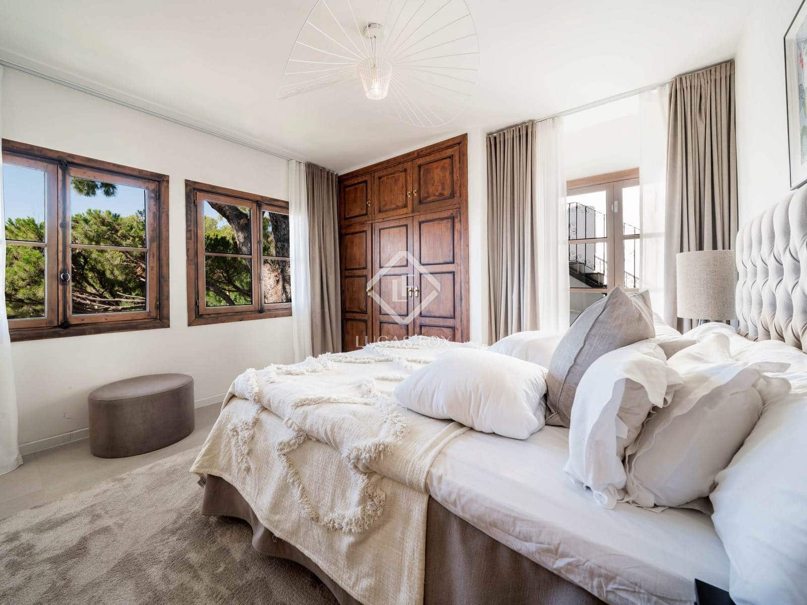 3 bedroom Apartment for sale in Nueva Andalucia with pool - € 765,000 (Ref: 9227379)