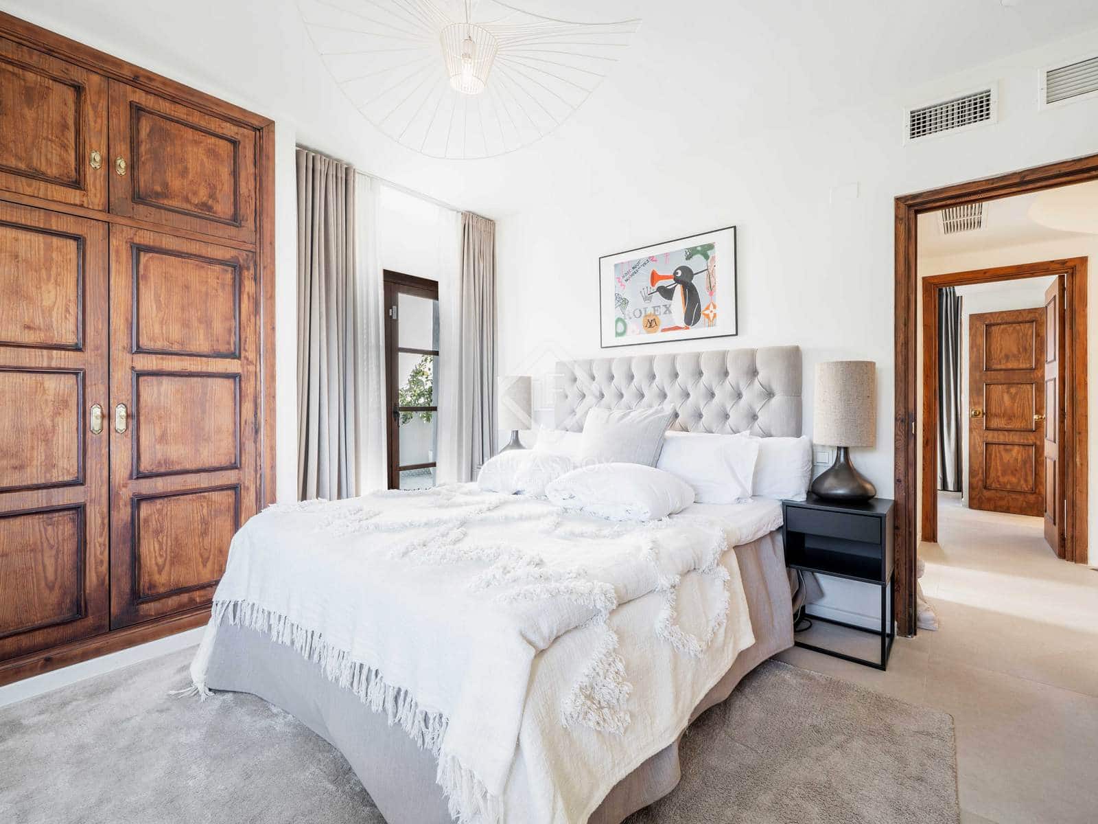 3 bedroom Apartment for sale in Nueva Andalucia with pool - € 765,000 (Ref: 9227379)