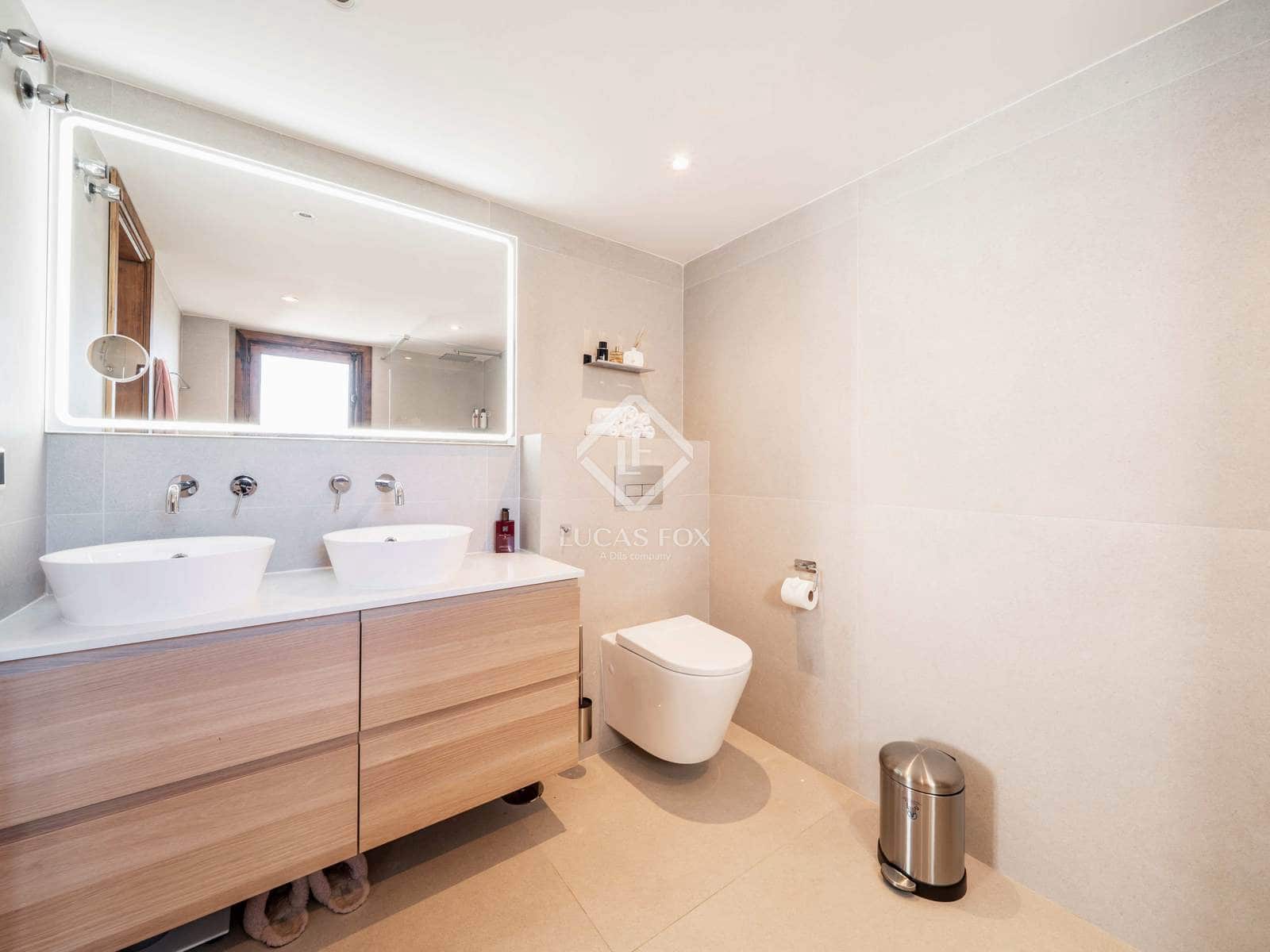 3 bedroom Apartment for sale in Nueva Andalucia with pool - € 765,000 (Ref: 9227379)