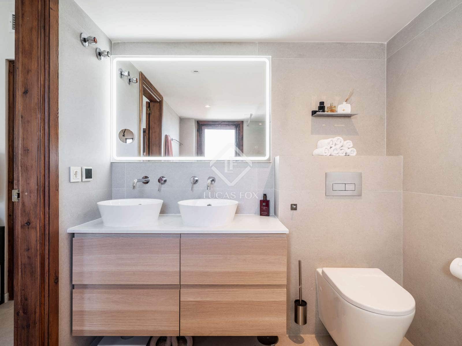 3 bedroom Apartment for sale in Nueva Andalucia with pool - € 765,000 (Ref: 9227379)