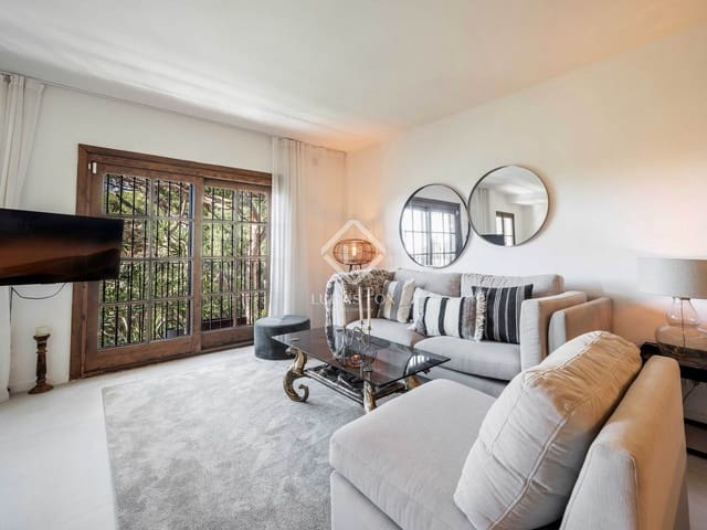 3 bedroom Apartment for sale in Nueva Andalucia, Marbella with pool - € 765,000 (Ref: 9227379)