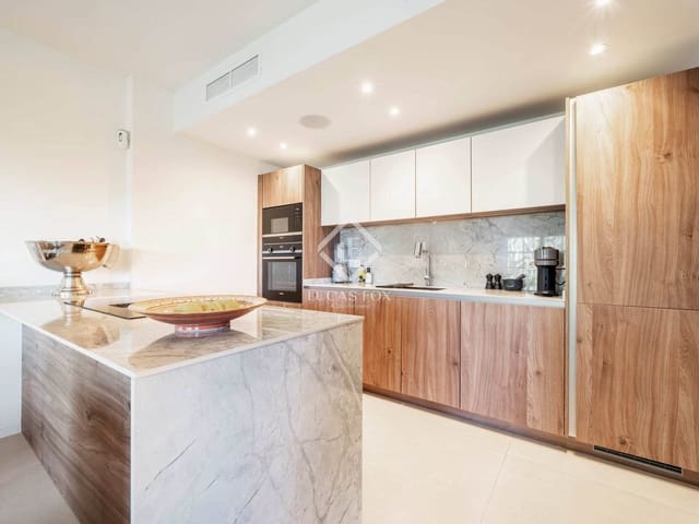 3 bedroom Apartment for sale in Nueva Andalucia, Marbella with pool - € 765,000 (Ref: 9227379)