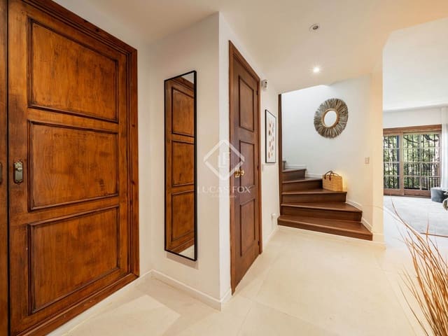 3 bedroom Apartment for sale in Nueva Andalucia, Marbella with pool - € 765,000 (Ref: 9227379)