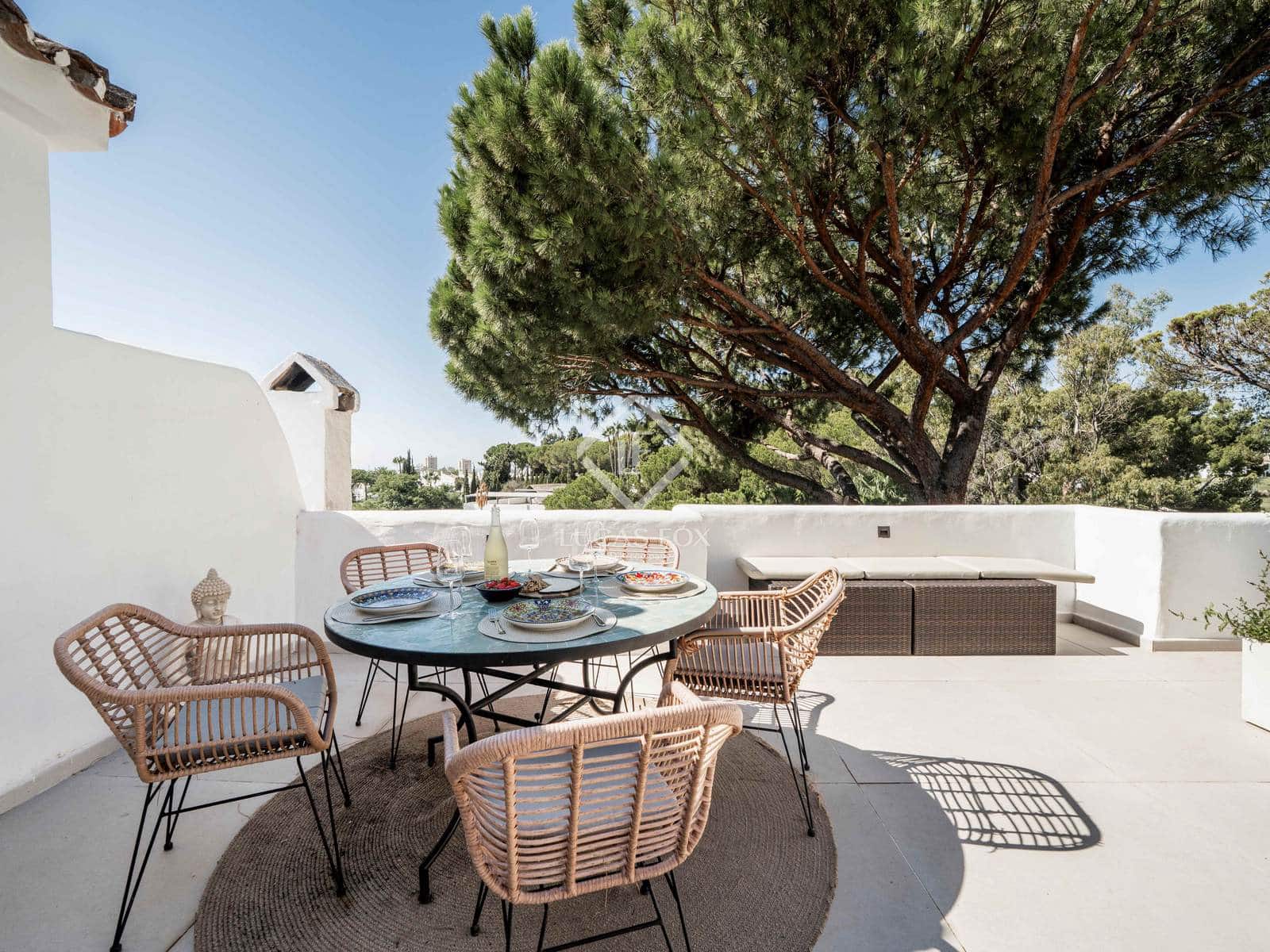 3 bedroom Apartment for sale in Nueva Andalucia with pool - € 765,000 (Ref: 9227379)