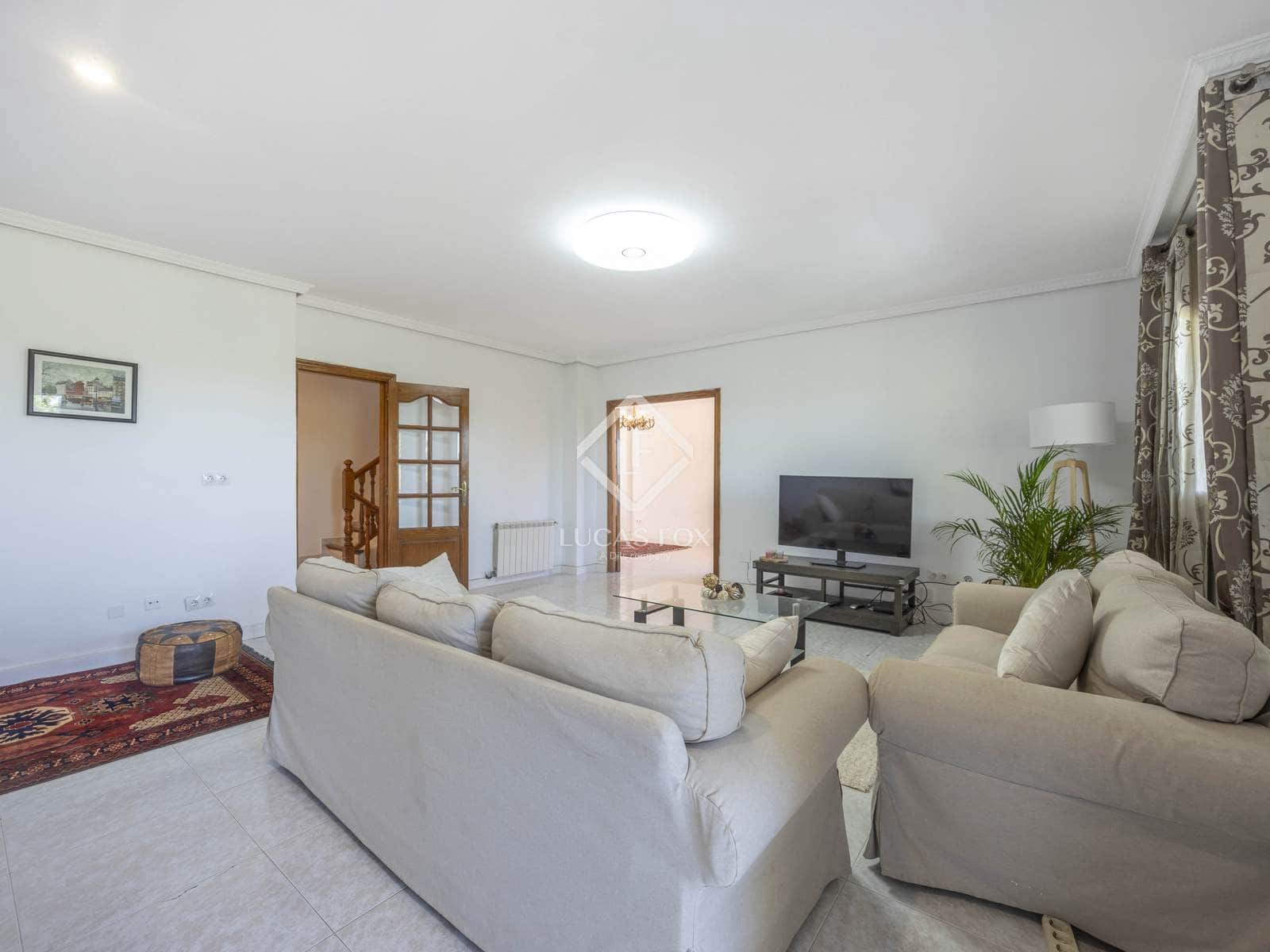 5 soverom Villa til salgs i La Canada med svømmebasseng garasje - € 490 000 (Ref: 9227731)