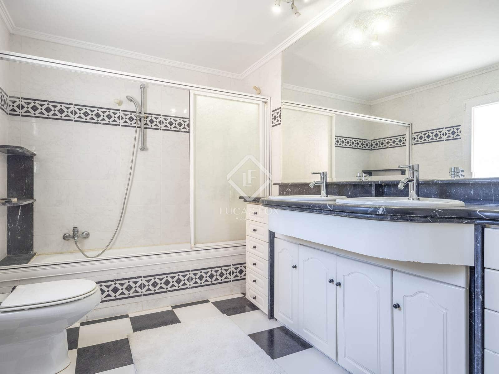 5 soverom Villa til salgs i La Canada med svømmebasseng garasje - € 490 000 (Ref: 9227731)