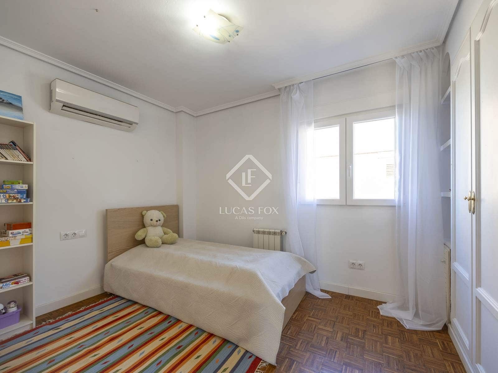 5 soverom Villa til salgs i La Canada med svømmebasseng garasje - € 490 000 (Ref: 9227731)