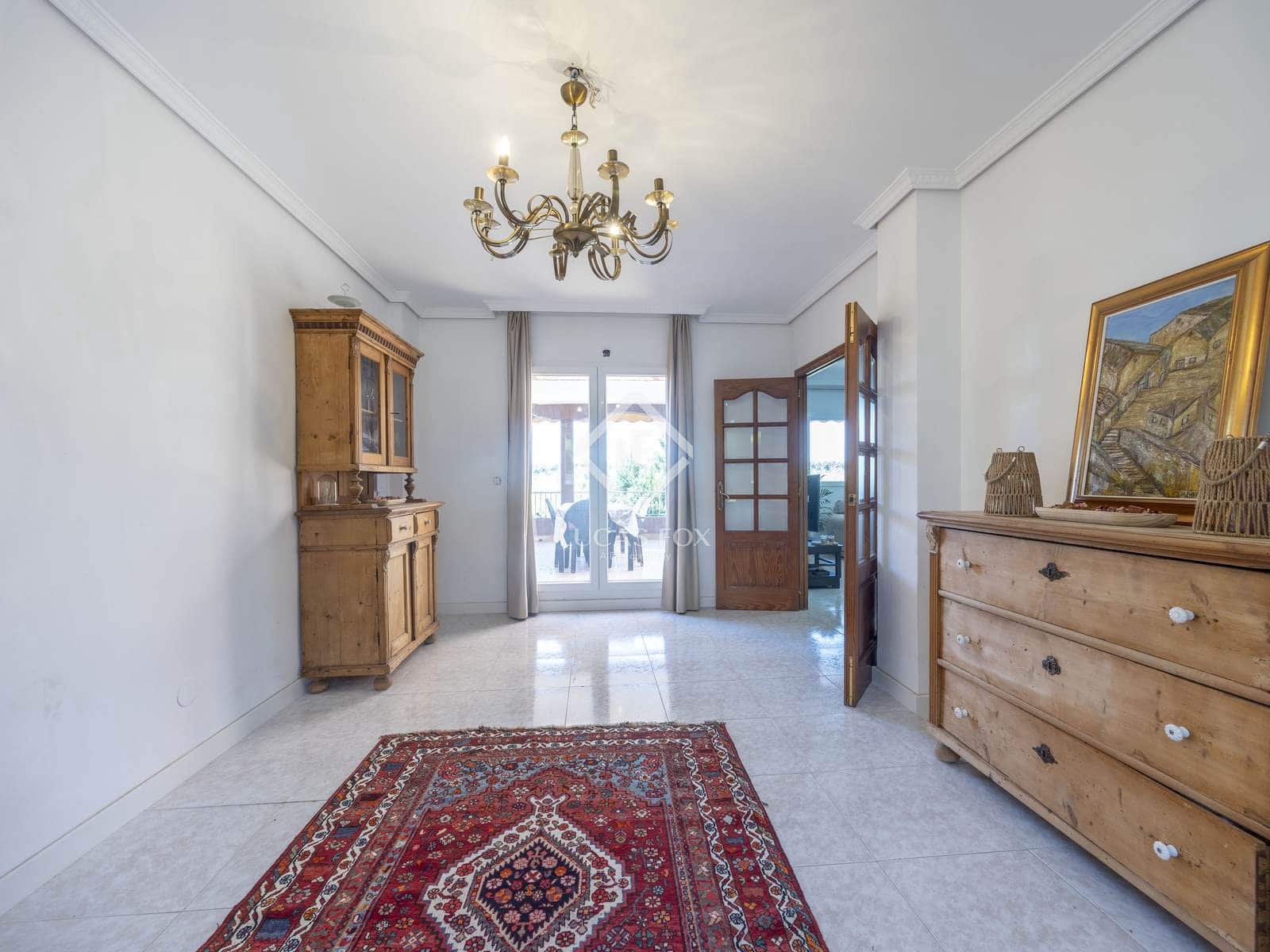 5 soverom Villa til salgs i La Canada med svømmebasseng garasje - € 490 000 (Ref: 9227731)