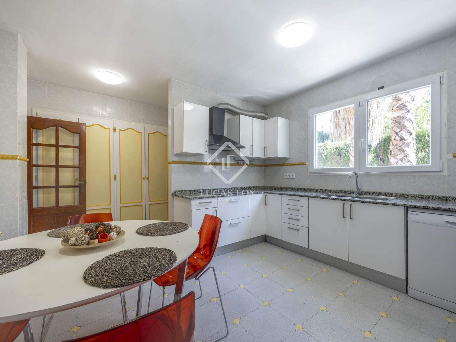 5 soverom Villa til salgs i La Canada med svømmebasseng garasje - € 490 000 (Ref: 9227731)