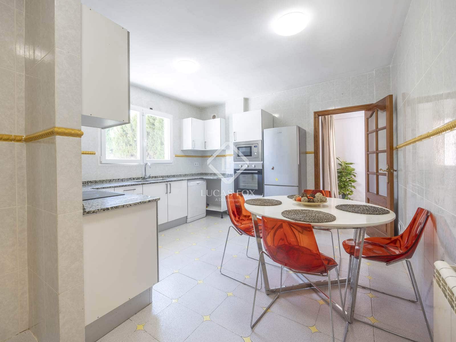 5 soverom Villa til salgs i La Canada med svømmebasseng garasje - € 490 000 (Ref: 9227731)