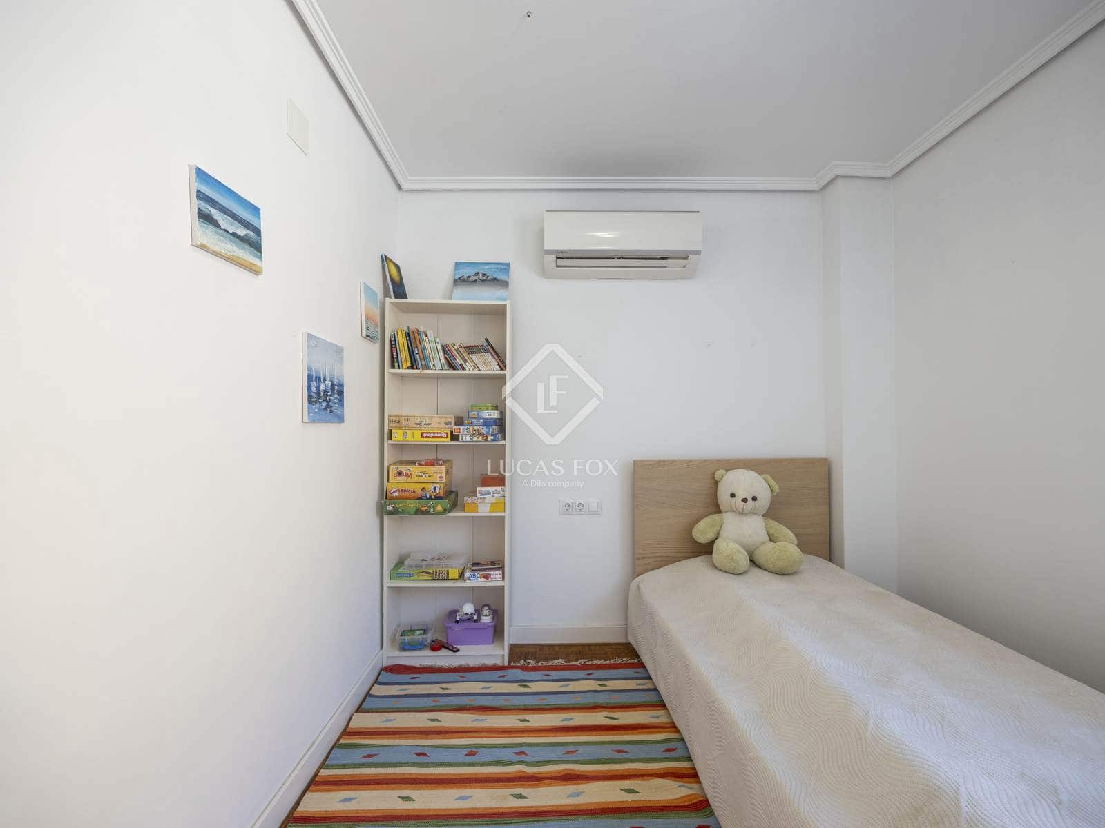 5 soverom Villa til salgs i La Canada med svømmebasseng garasje - € 490 000 (Ref: 9227731)