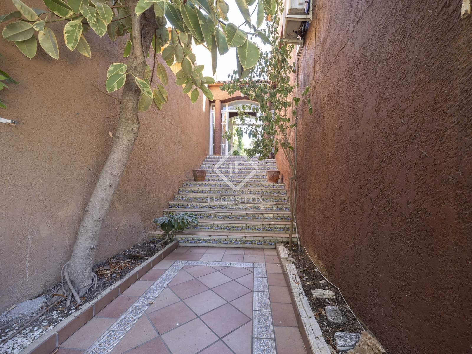 5 soverom Villa til salgs i La Canada med svømmebasseng garasje - € 490 000 (Ref: 9227731)