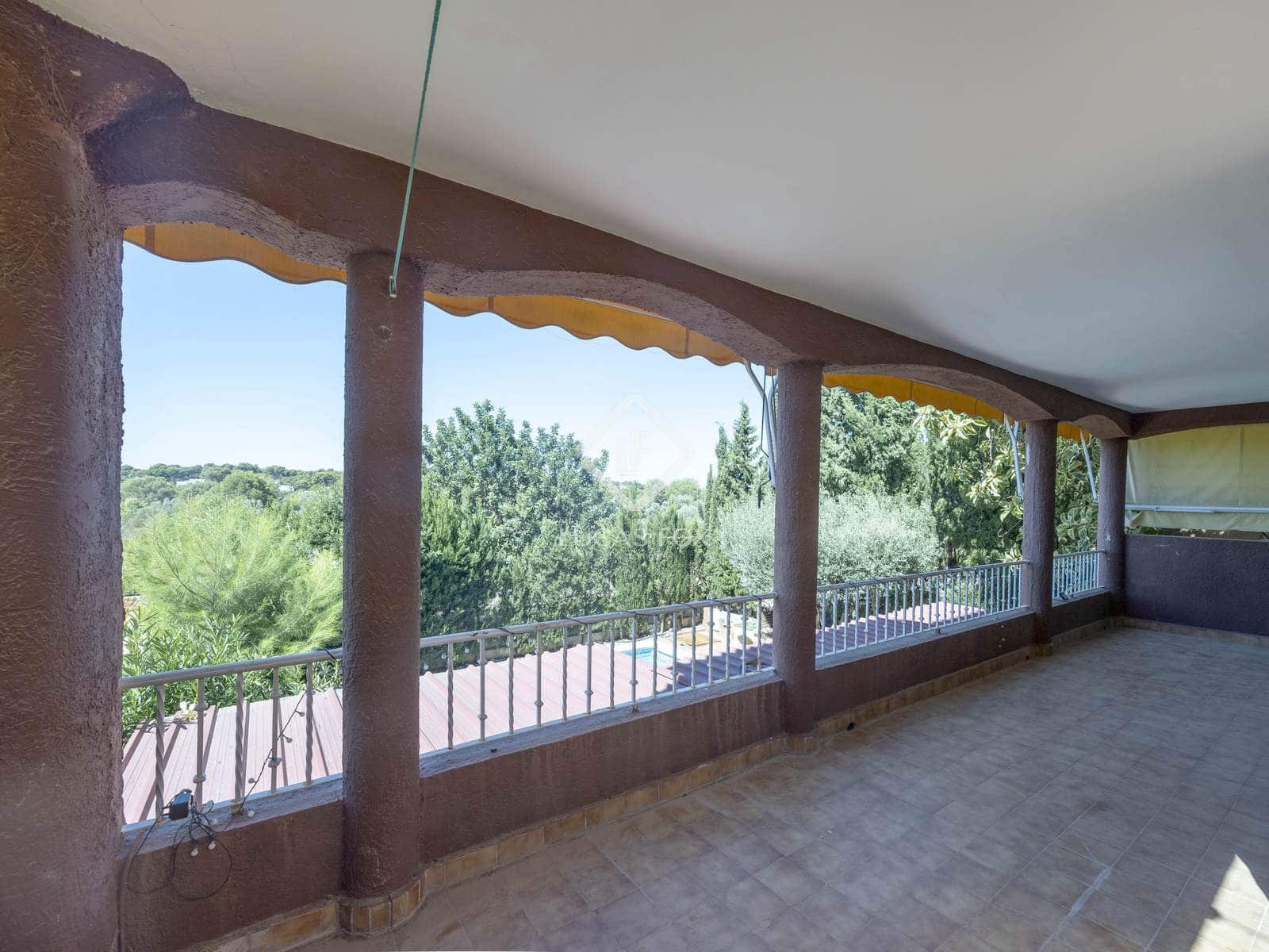 5 soverom Villa til salgs i La Canada med svømmebasseng garasje - € 490 000 (Ref: 9227731)