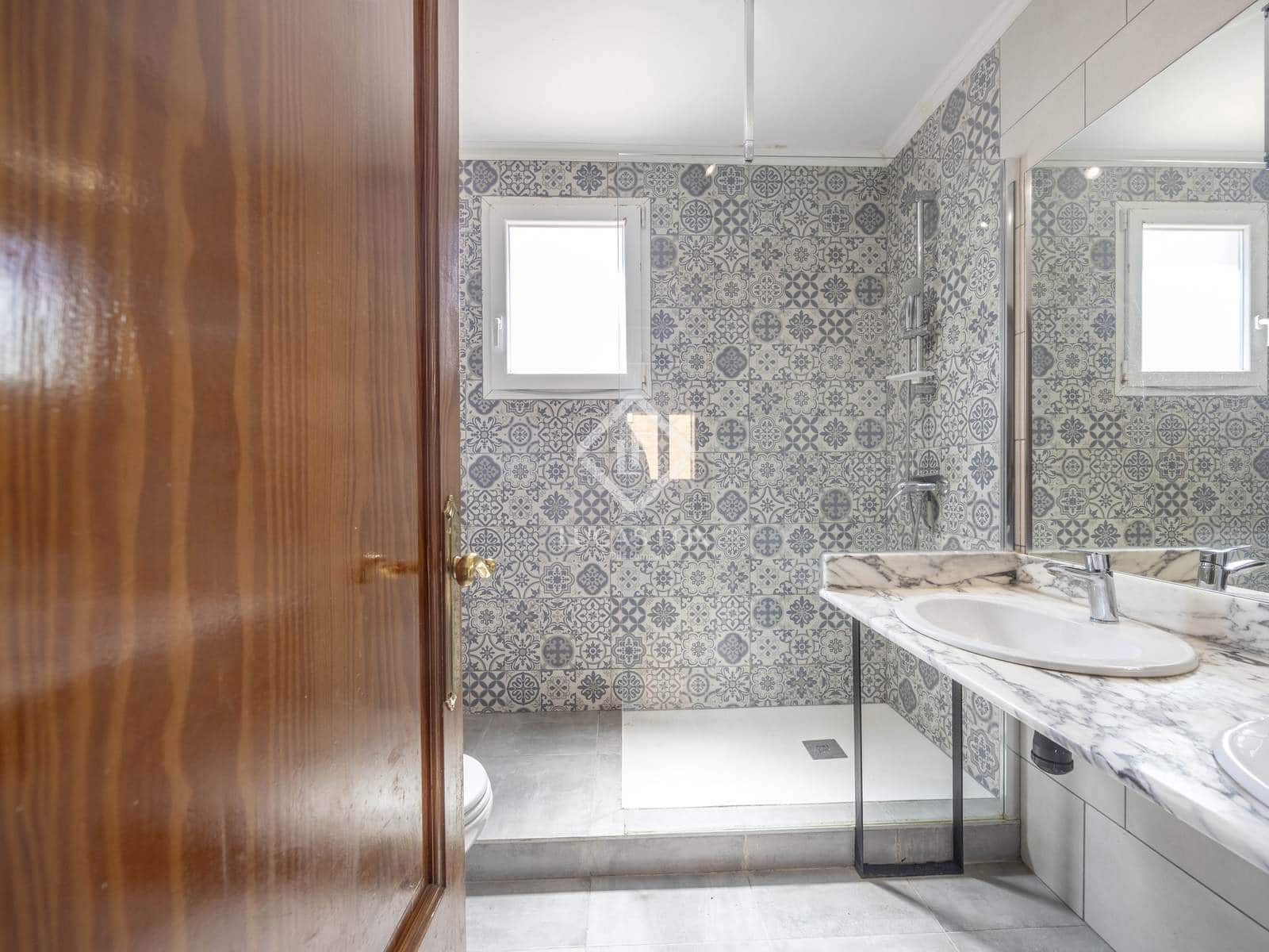 5 soverom Villa til salgs i La Canada med svømmebasseng garasje - € 490 000 (Ref: 9227731)