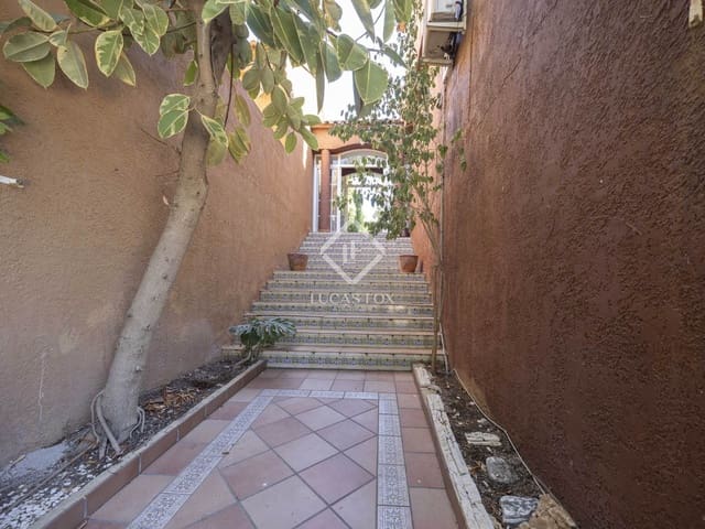 5 soverom Villa til salgs i La Cañada, Paterna med svømmebasseng garasje - € 490 000 (Ref: 9227731)