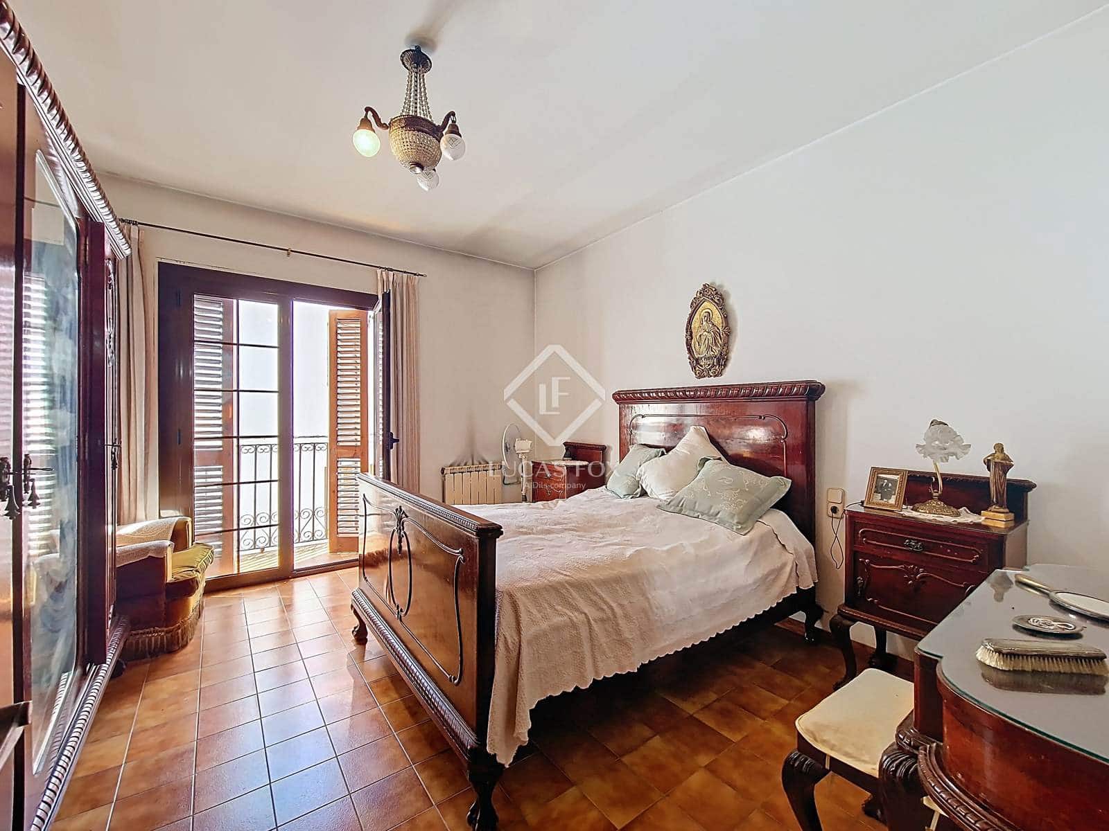 8 soveværelse Villa til salg i Vilanova i la Geltru med garage - € 1.090.000 (Ref: 9227733)