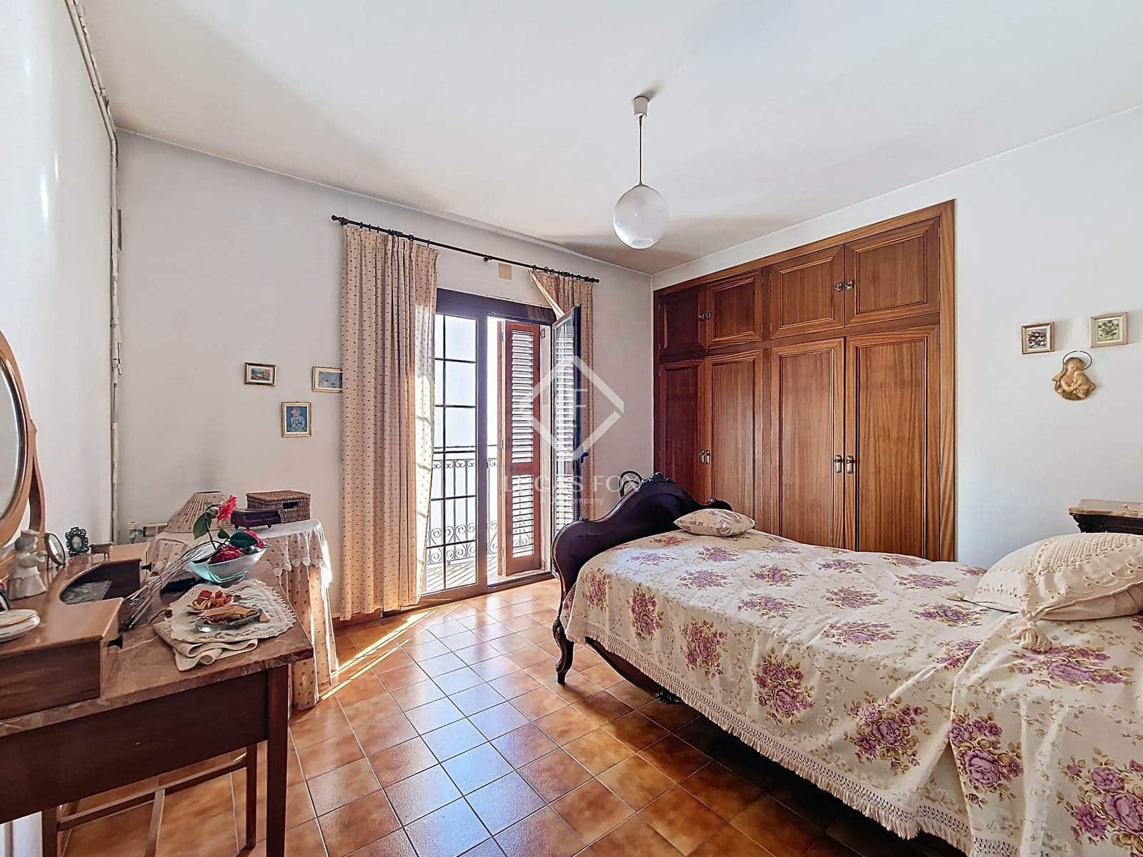 8 soveværelse Villa til salg i Vilanova i la Geltru med garage - € 1.090.000 (Ref: 9227733)