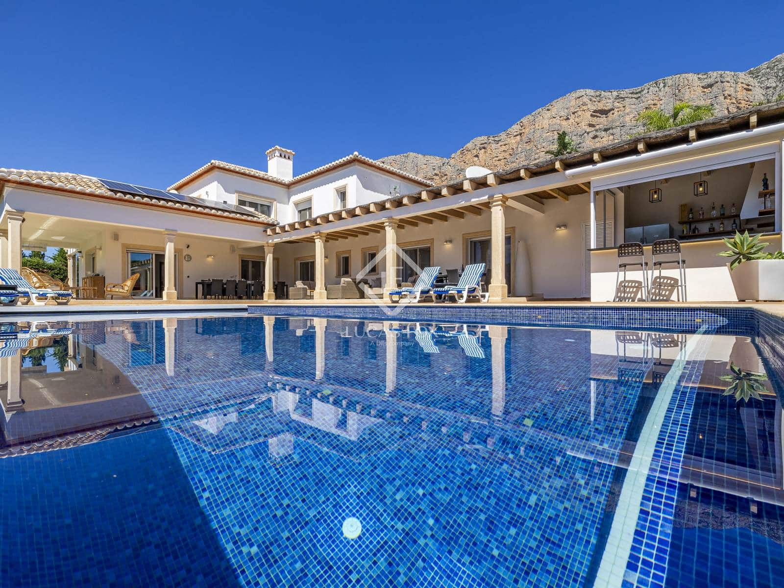 5 makuuhuone Huvila myytävänä paikassa Javea / Xabia mukana uima-altaan 
autotalli - 1 750 000 € (Ref: 9228000)