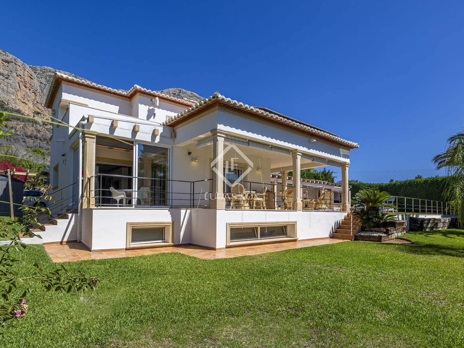 5 makuuhuone Huvila myytävänä paikassa Javea / Xabia mukana uima-altaan 
autotalli - 1 750 000 € (Ref: 9228000)