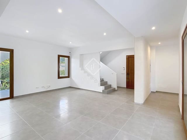 4 soveværelse Villa til salg i Ciutadella de Menorca med swimmingpool - € 1.250.000 (Ref: 9235257)