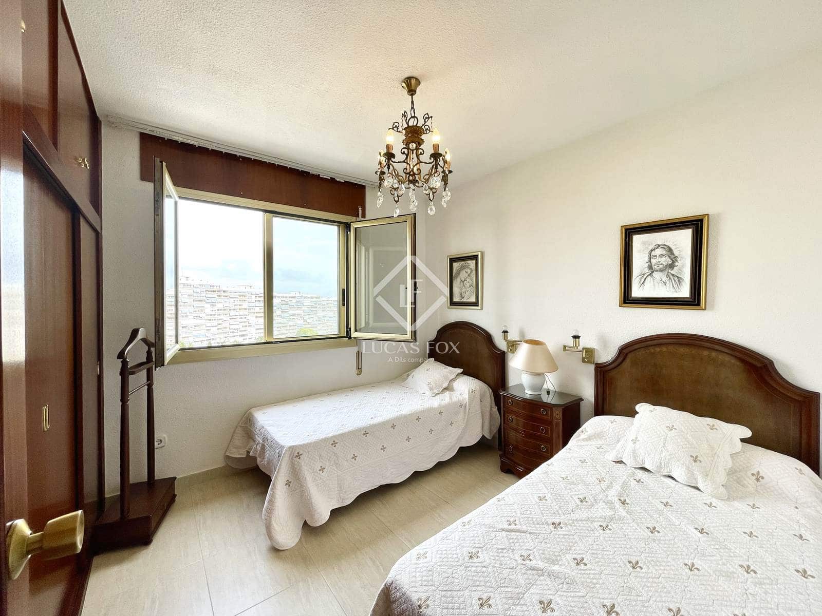 2 bedroom Apartment for sale in Alicante / Alacant city with pool garage - € 335,000 (Ref: 9237072)