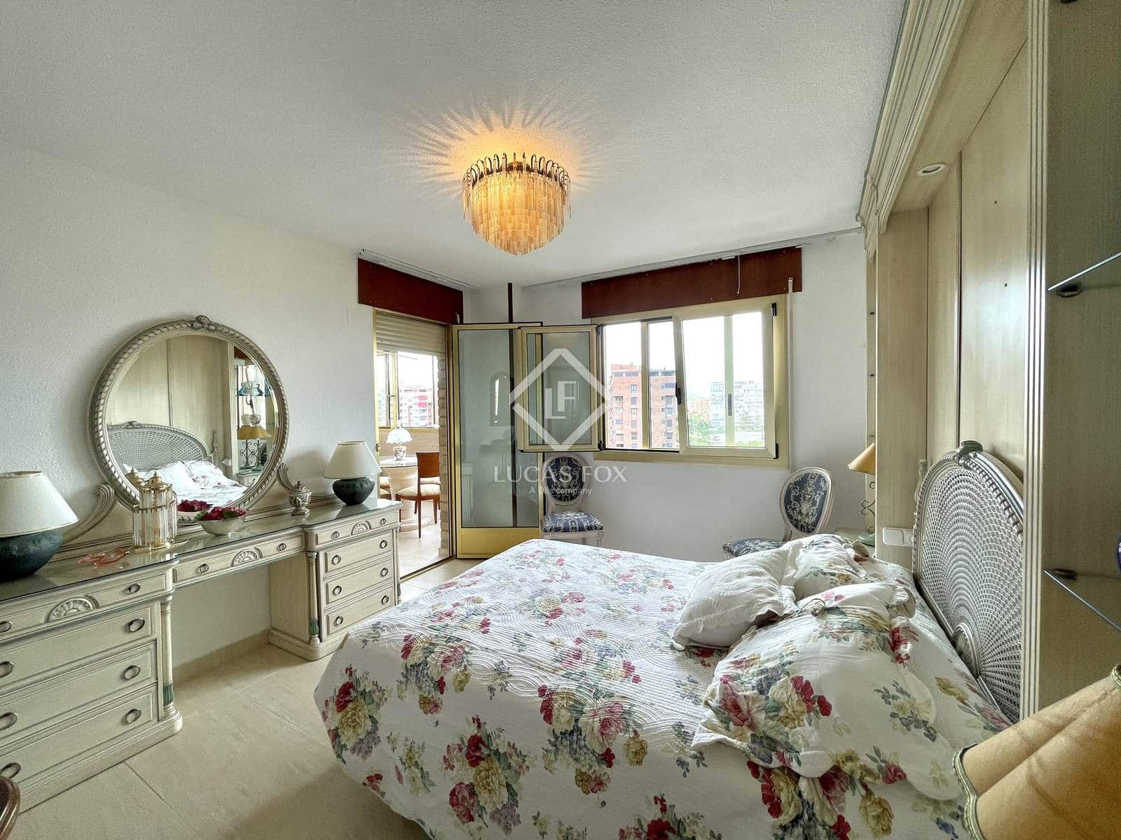 2 bedroom Apartment for sale in Alicante / Alacant city with pool garage - € 335,000 (Ref: 9237072)