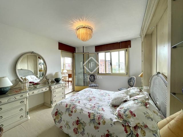 2 bedroom Apartment for sale in Alicante / Alacant city with pool garage - € 335,000 (Ref: 9237072)