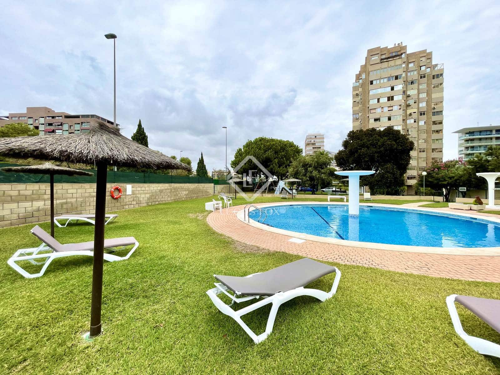 2 bedroom Apartment for sale in Alicante / Alacant city with pool garage - € 335,000 (Ref: 9237072)